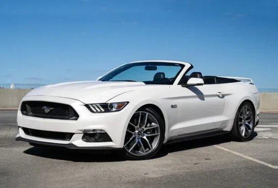 Ford Mustang (Automat, 2.3 L, 4 miesta)